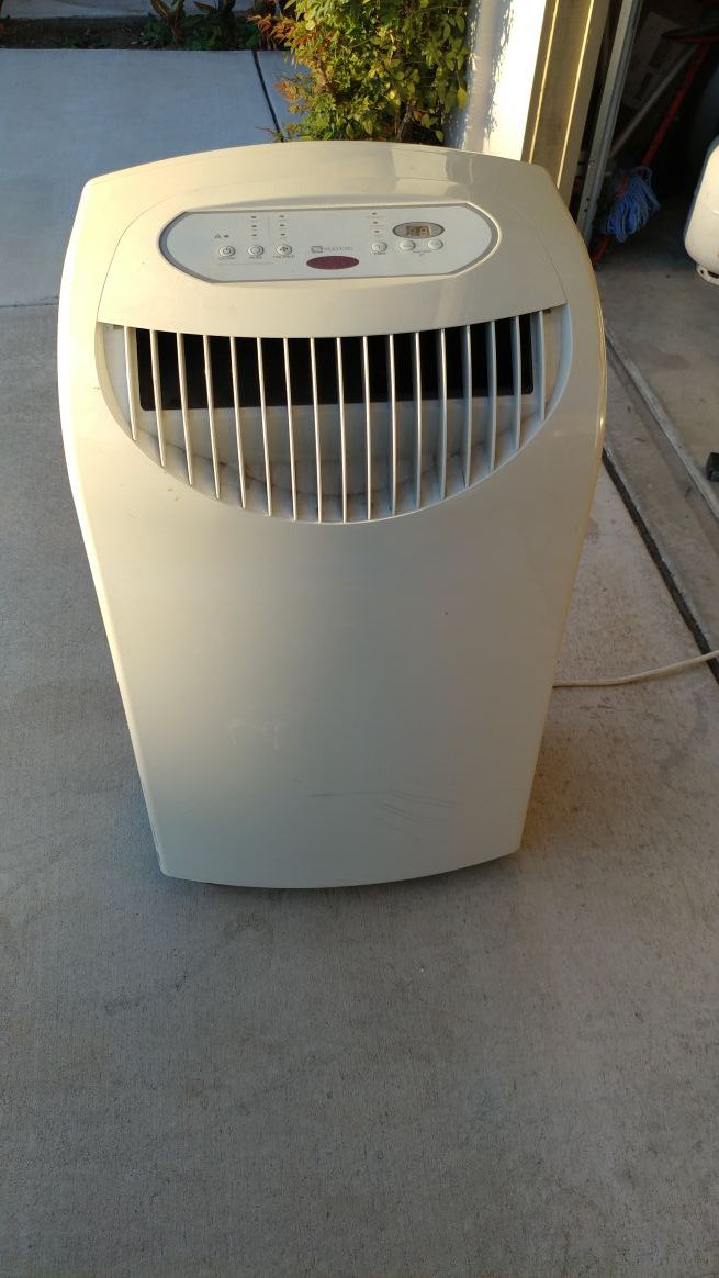 Maytag Portable Air Conditioner 9000 BTU M6P09S2A*B"