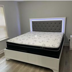 Lyssa Frost Queen Led Upholstered Panel Bed Frame Cama// Mattress Sold Separately 