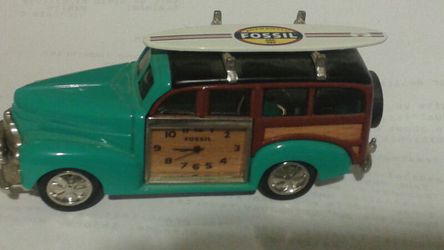 Fossil woody station wagon with surfboards timepiece