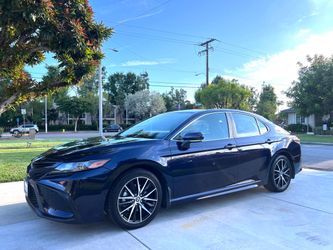 2022 Toyota Camry SE Hybrid