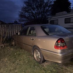 2000 C230 Kompressor (selling for PARTS)