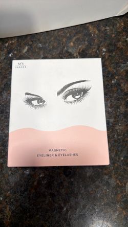 Woman’s eyelashes
