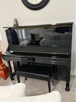 Yamaha U3 Piano -like new in mint condition