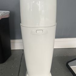 Free Baby stuff (Diaper Genie, Rear Mirror)