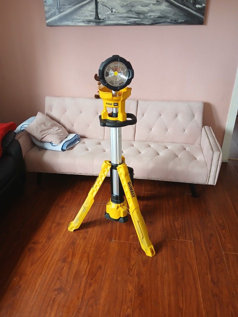 Lampara Dewalt De Torre