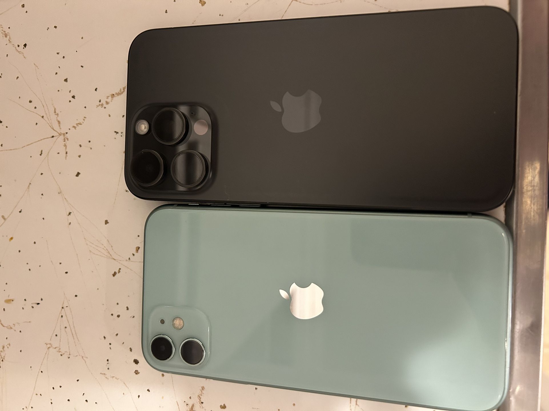 iPhone 11 &16pro