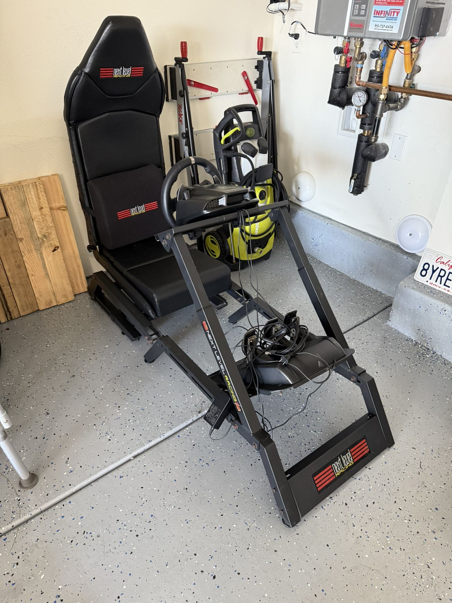 Next Level racing sim with Logitech Wheel/Pedal hub