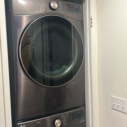 LG WASHER AND DRYER Selling Together 