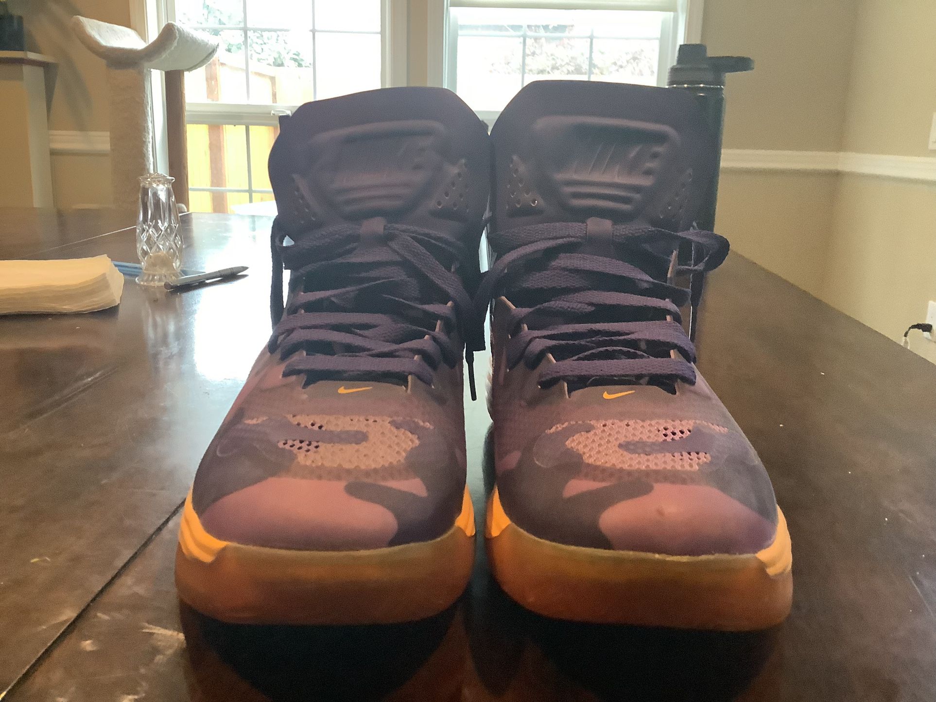 Nike Size 11 Basketball Shoes 