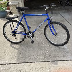 Mongoose Maneuver men’s mountain bike 20” frame 26” wheels Shimano components Schwinn quality seat 21 speed  Great condition feel free to take it for 