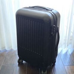 Small Hard Shell Carry-On Suitcase with Spinner Wheels