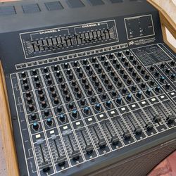 Peavey XR 1200 Stereo Powered Mixing Console 