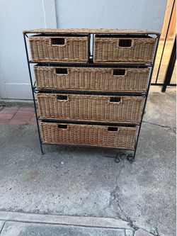 Wicker 5 drawer dresser