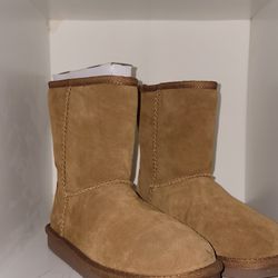 Koolaburra by UGG kids Koola Short Boot size 2. $40