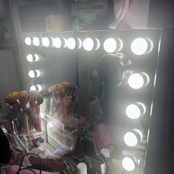 IHOME vanity Mirror 