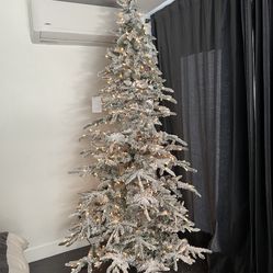 7.5 Foot Pre lit Flocked Tree