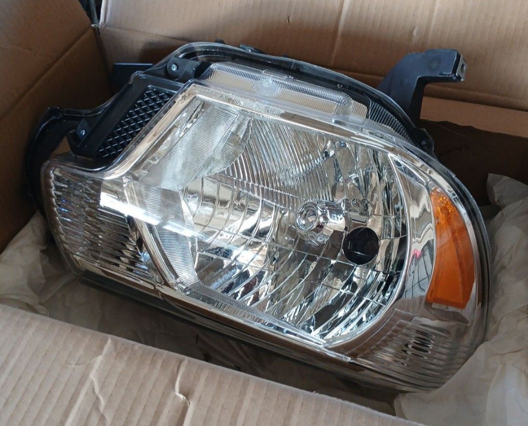 Left Headlight 2012-2015 Toyota Tacoma