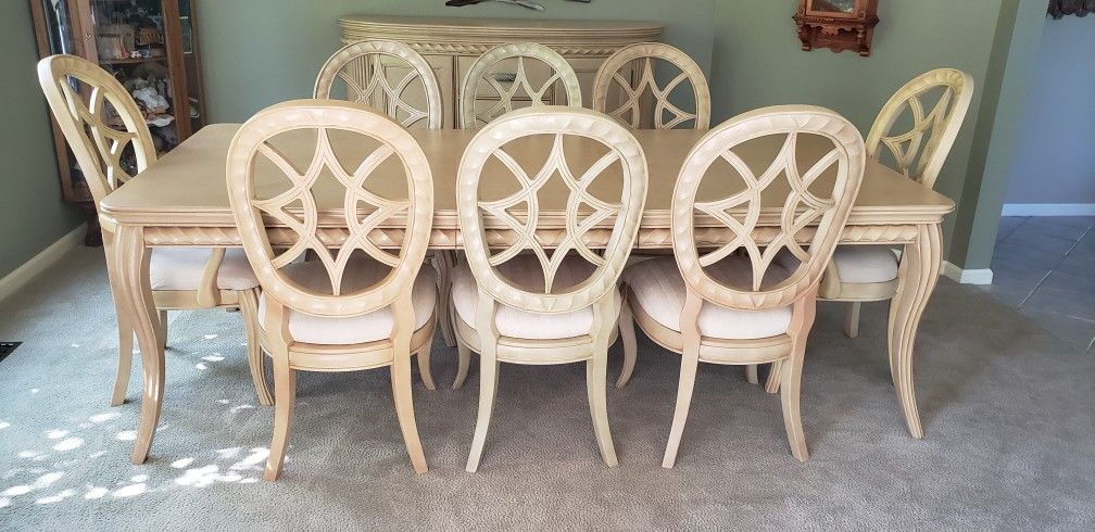 Pulaski Table And Chairs