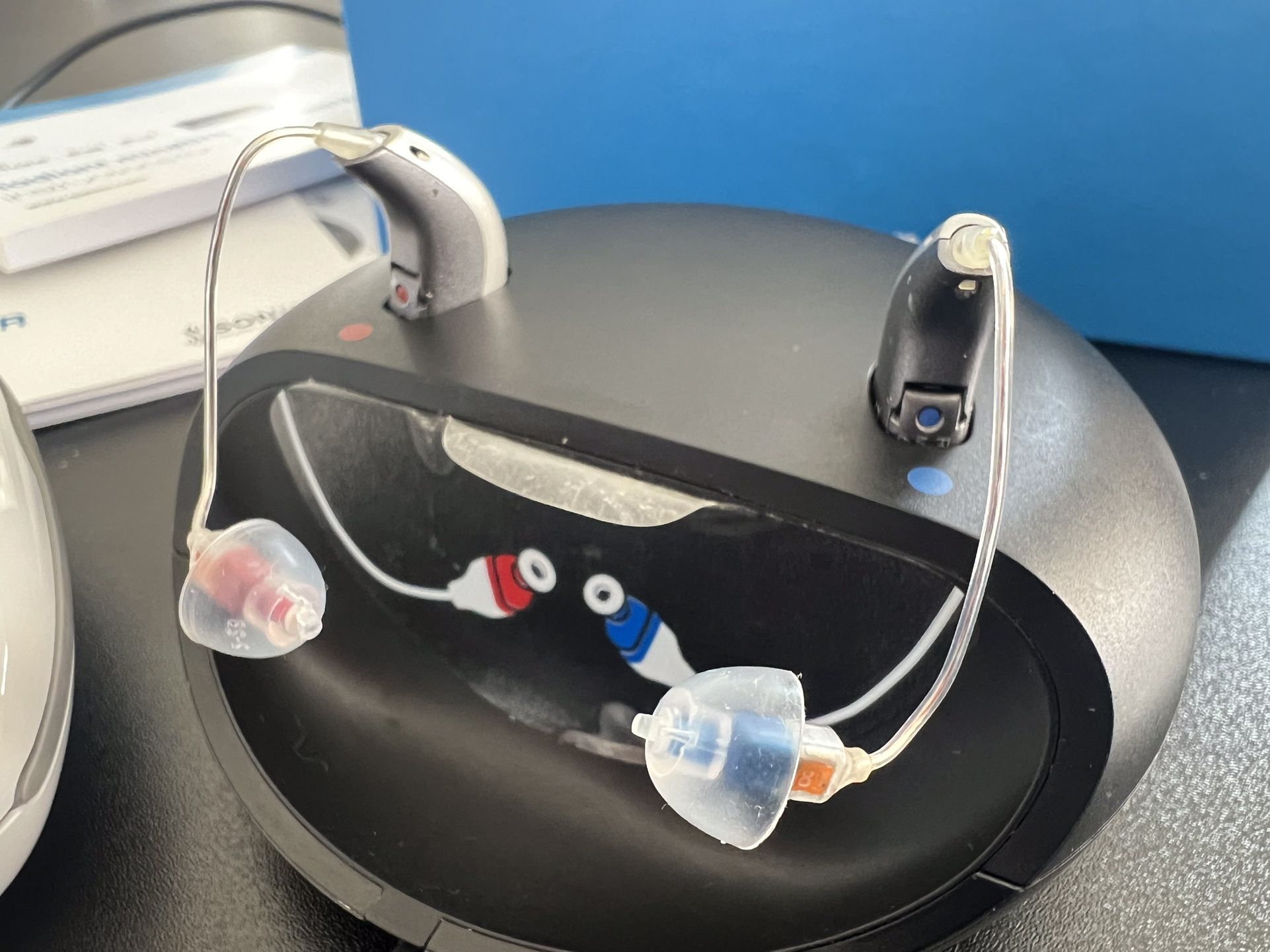 Sonic Innovations Radiant 100 MiniRITE hearing aids with charger