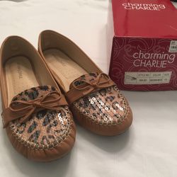 Charming Charlie Shoes Ladies 10 Flats Slip ons Moccasin style leopard cheetah animal print tan Like New Nice!