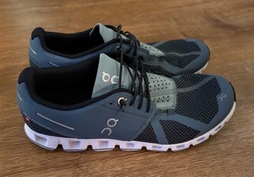 ON Cloud Women’s Sneakers.  Size 9.5