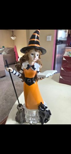 Halloween Witch New Figurine with Black Cat