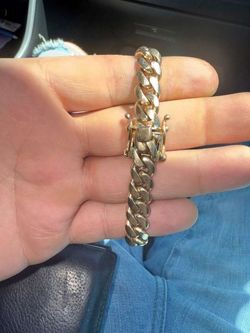 Heavy Solid 10K Miami Cuban Link Bracelet – 63g, 11mm, 8" – Quality Craftsmanship, Secure Lock.