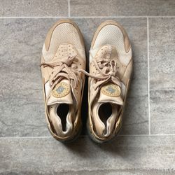 Nike Hiarache Size 10.5 Us