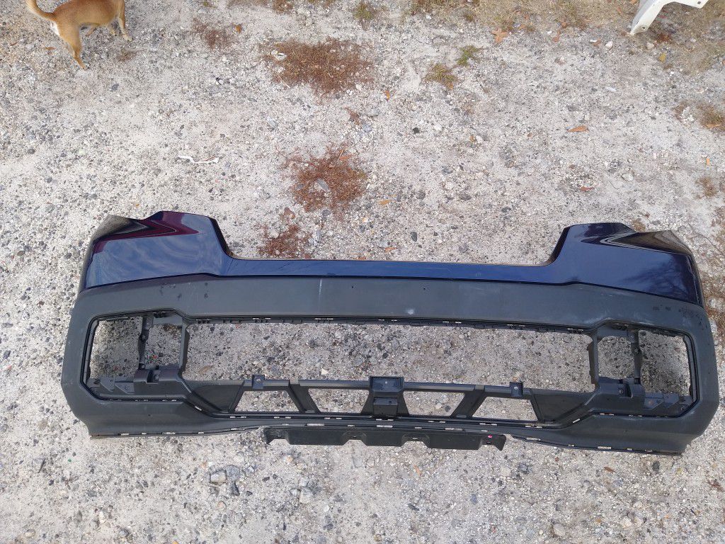 Acura front bumper top and bottom pieces are almost perfect