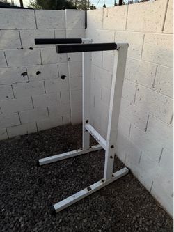 Dip workout machine
