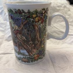 Dunoon 10 Oz Coffee Cup Christmas Cheer- Gathering Mistletoe