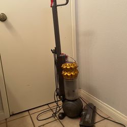 Dyson Powerful Vacuum Cleamer