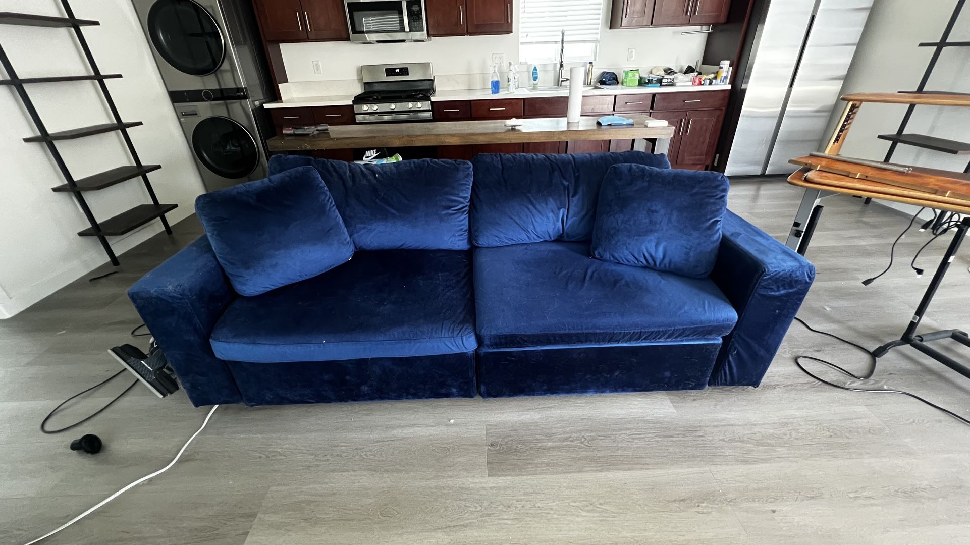 7th Avenue loveseat With Ottoman