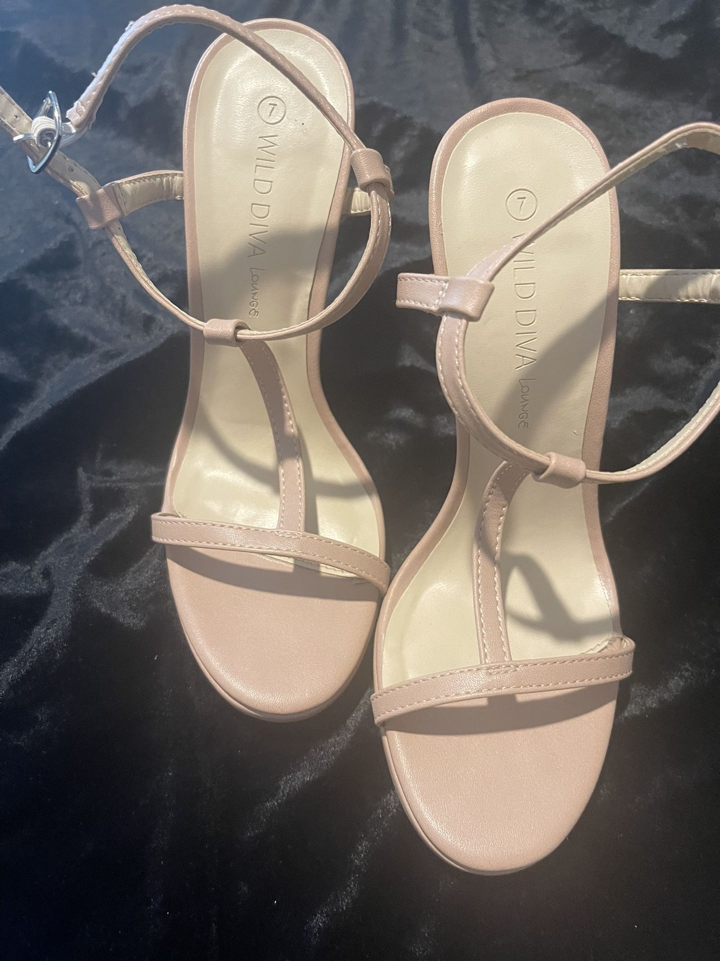 NWOT Wild Diva Lounge Size 7 High Heel Sandals Rose Tan Color