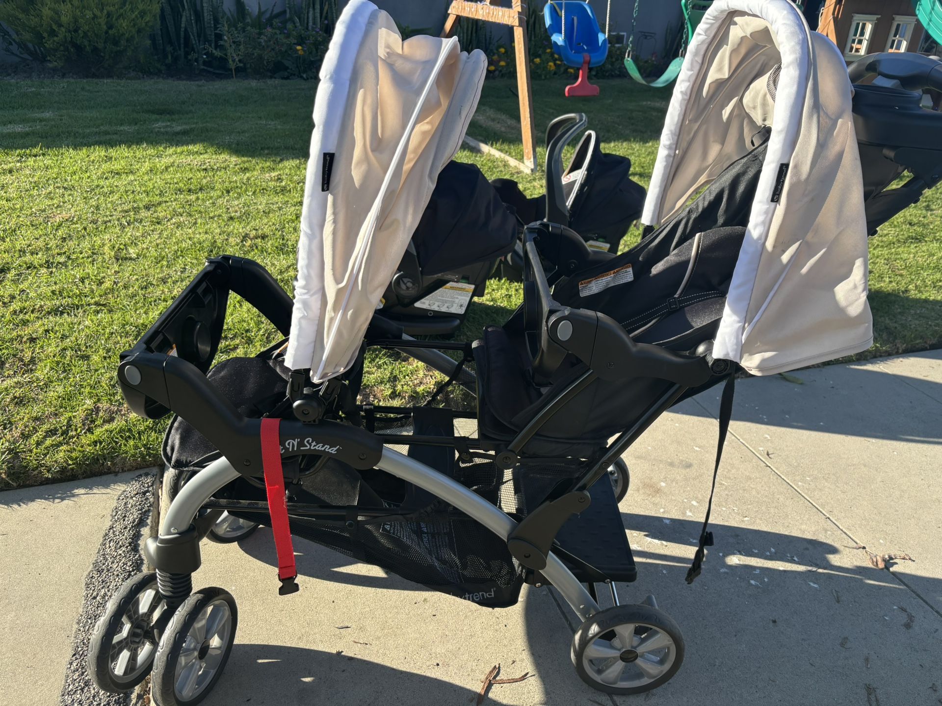 Twin Stroller And Attachable Car Seats!