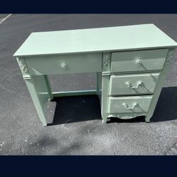 Desk With Four Drawers 