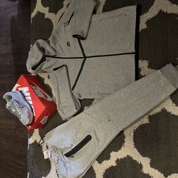 Nike Tech New Size Medium , Nike Air Max 9.5