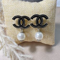 SILVER and BLACK FASHION EARRINGS 