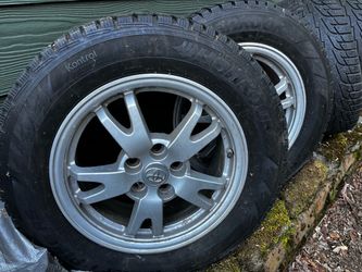 15" Winter Tires & Toyota Rims - Hankook Studded (80% Tread) - 195/65R15