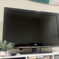 30” LG TV