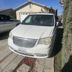 2013 Chrysler Town & Country Cheap