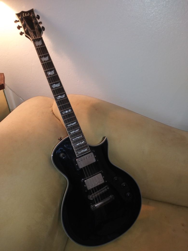 Guitar LTD ESP EC-500 with Stand
