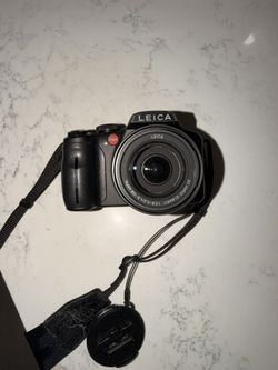Leica Digital Camera 📸 (Full Set + Bag)