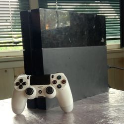 PS4 (PlayStation 4)