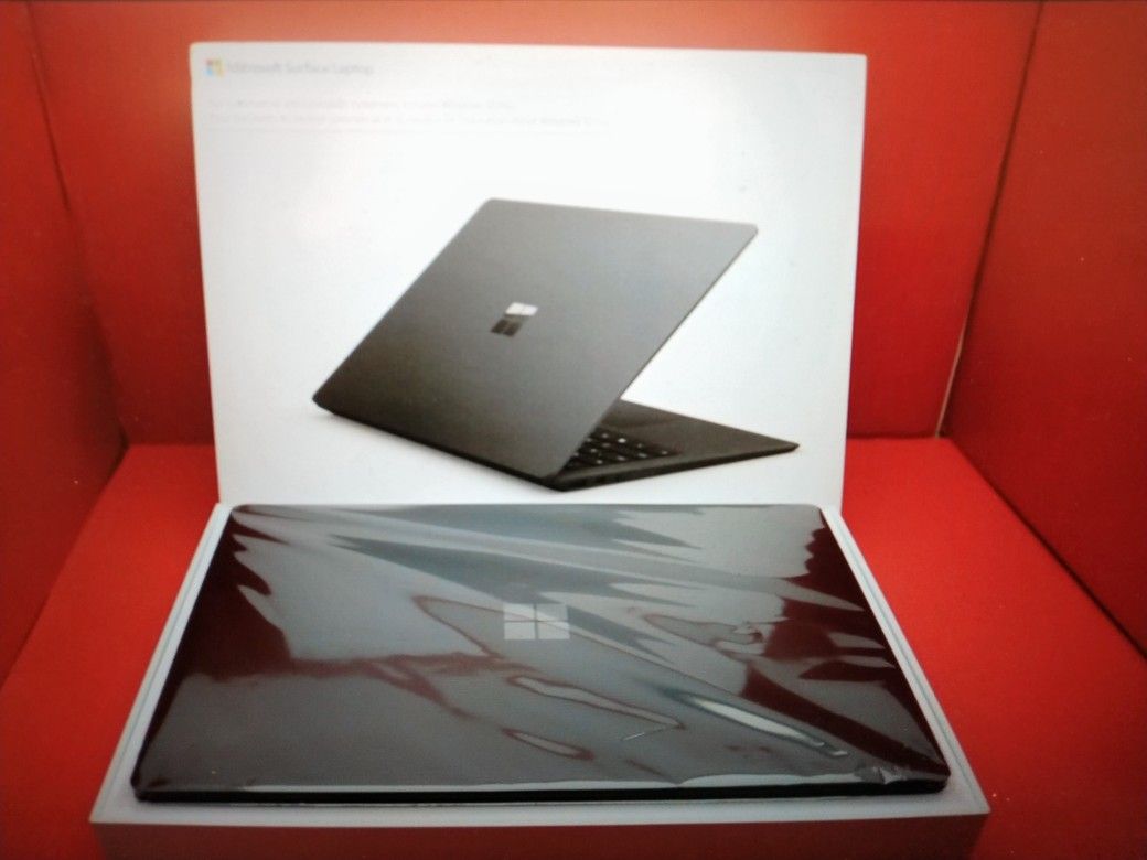 Surface Laptop 2 : Intel Core i5-8250u/8GB RAM/256GB SSD [NEW]