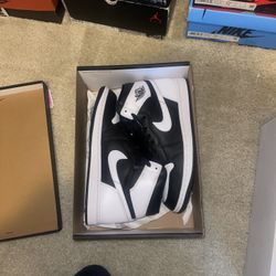 Black And White Jordan 1 High