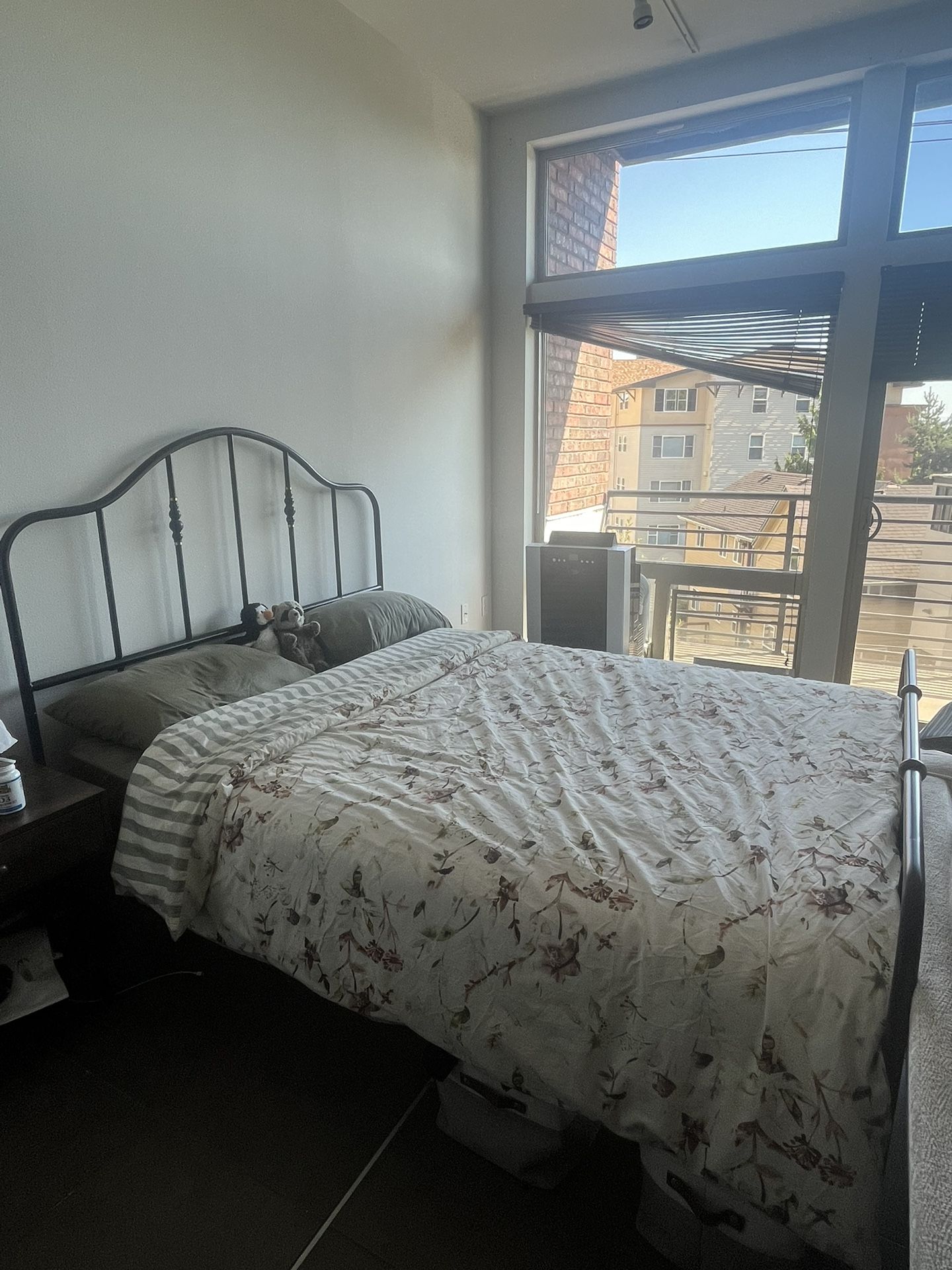 Bed frame (Queen sized)