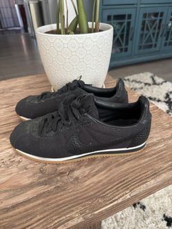 Women’s Nike Cortez Size 10