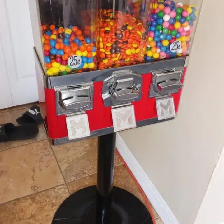 Gumball machine. for Sale in Hampton, VA - OfferUp