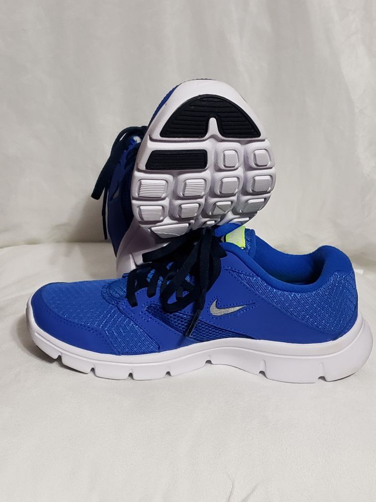 Nike, unisex sport shoes, size 4